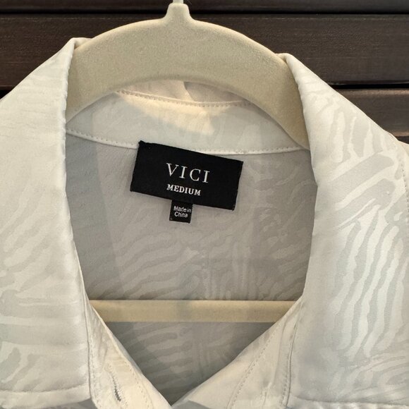 VICI White Satin Jacquard Button Down Blouse Women’s Size M - Picture 3 of 7